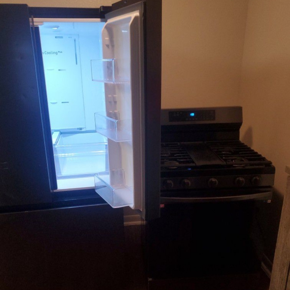 Samsung smart fridge n smart gas stove 1500$ obo